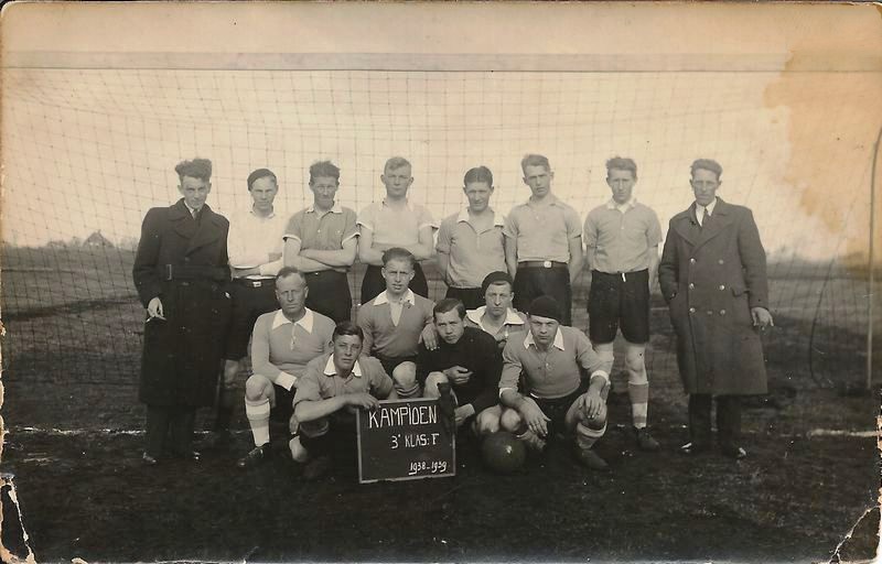 Schaatsvereniging De Eendracht, Hermes, Voetbalvereniging Blue Boys. Nij Beets